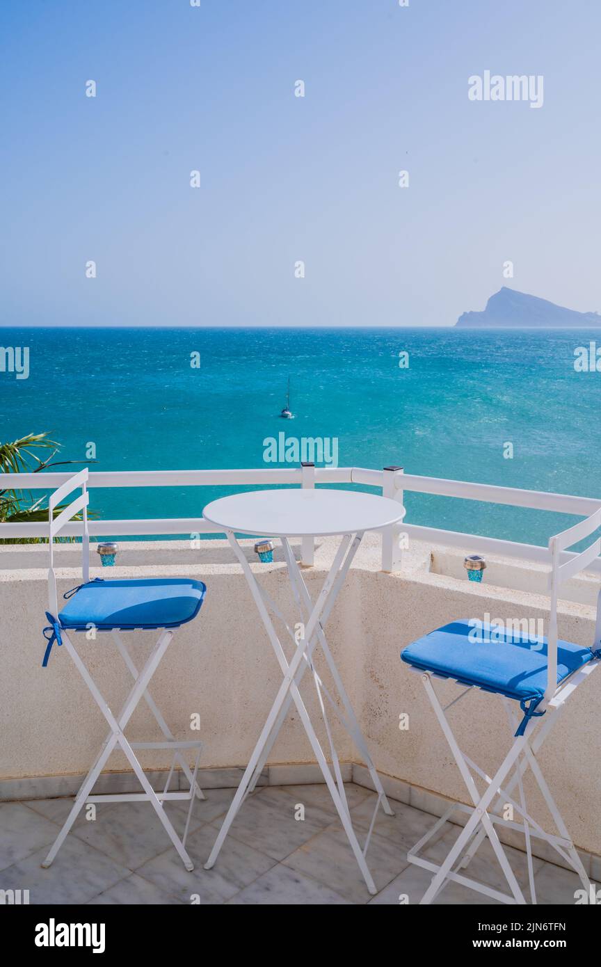 Apartment Balkon mit Blick auf das Mittelmeer in Altea, Alicante, Spanien Stockfoto