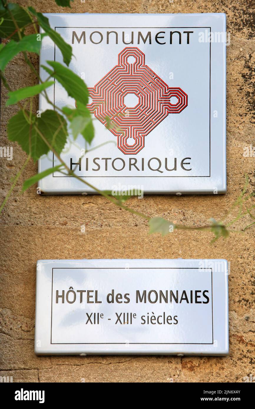 Hôtel des Monnaies. XII ème - XIII ème siècles. Monument historique. Plaques métalliques. Cluny. Saône-et-Loire. Bourgogne. Frankreich. Europa. Stockfoto