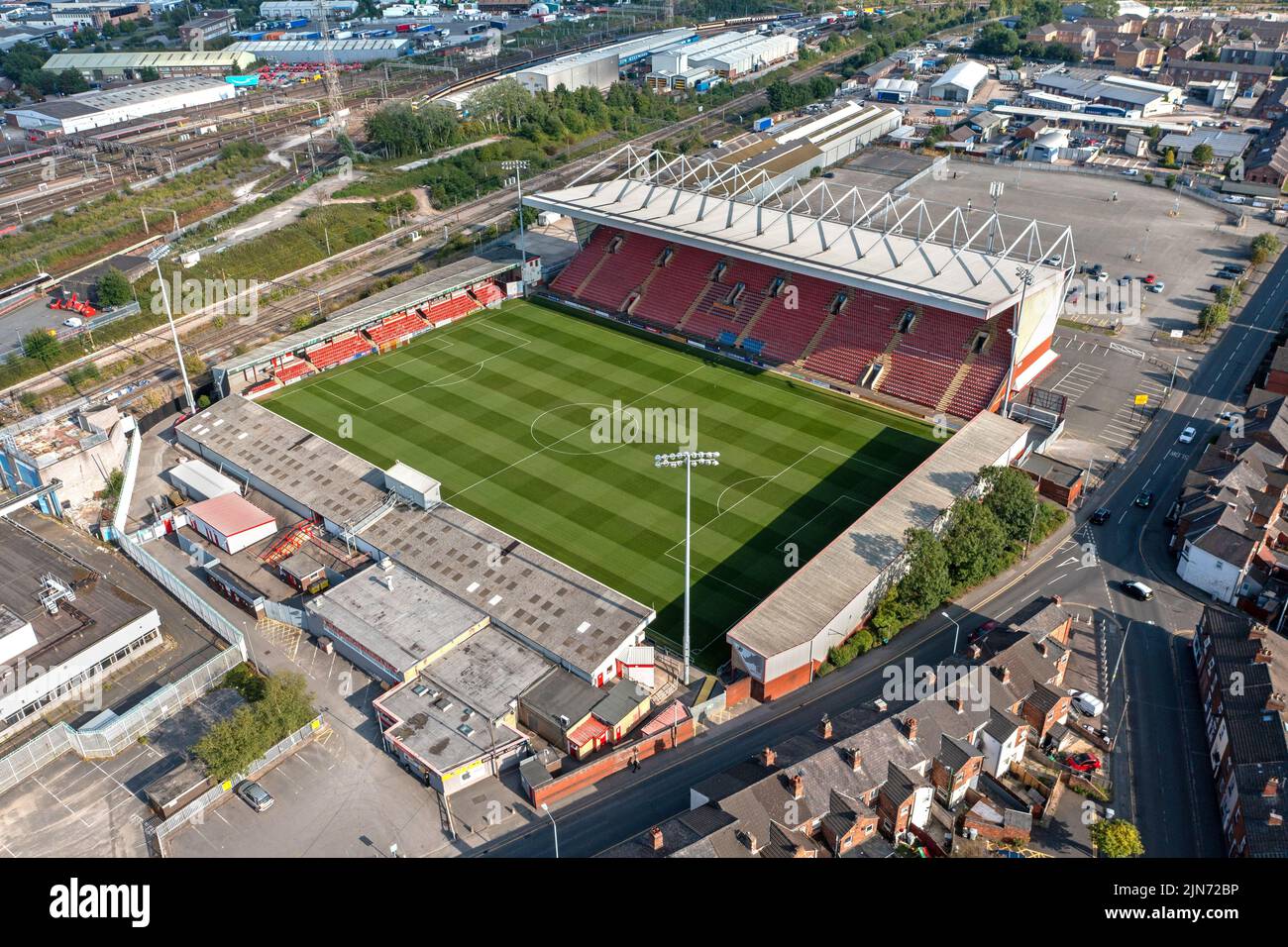 Die Heimat des Crewe Alexandra Football Club. Das Mornflake Stadium. 8.. August 2022. Stockfoto