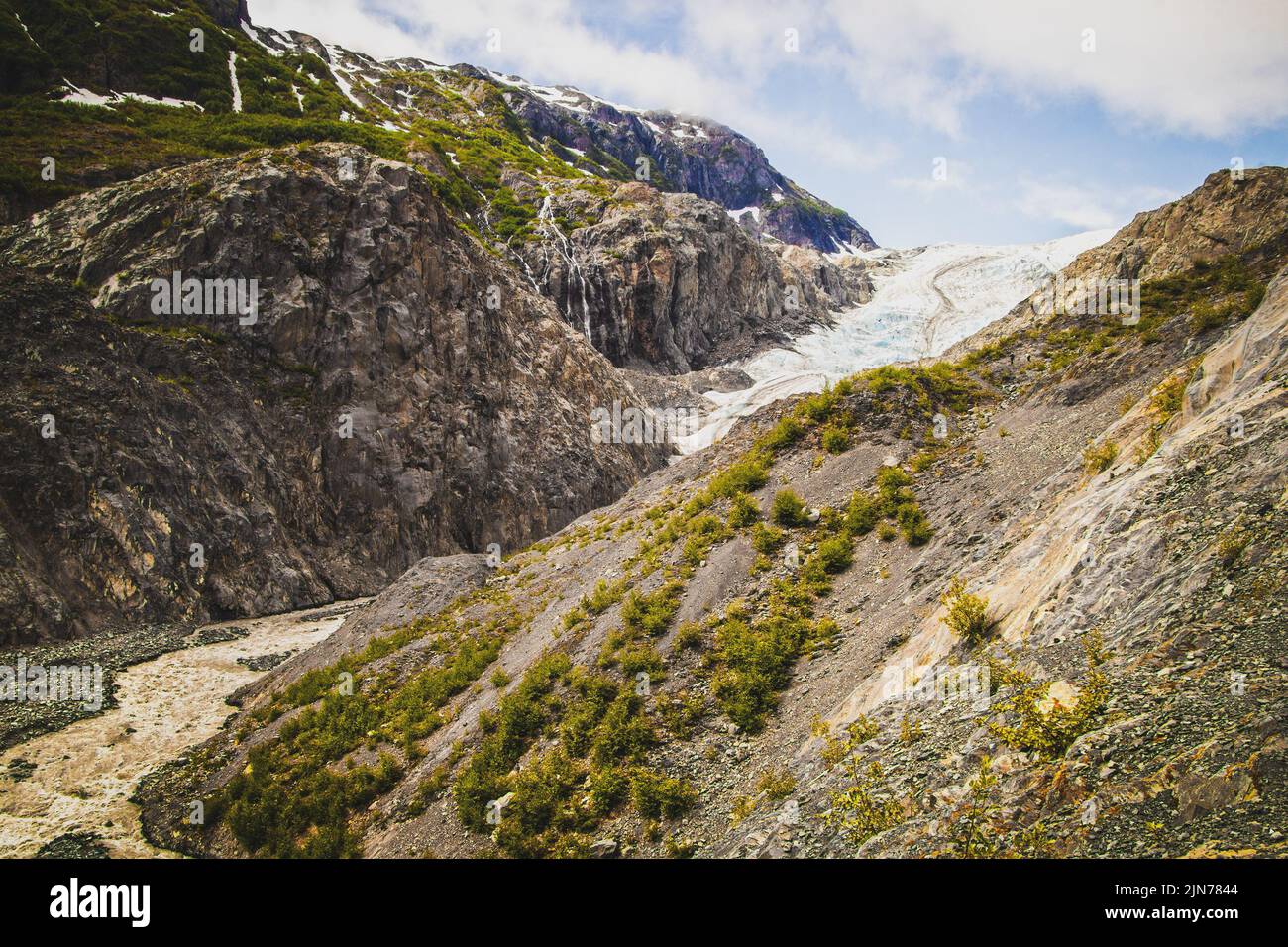 Verlassen Sie den Glacier auf der Halbinsel Kania, Alaska, USA, wo er am Anfang eines geflochtenen Flusses aufgeht Stockfoto
