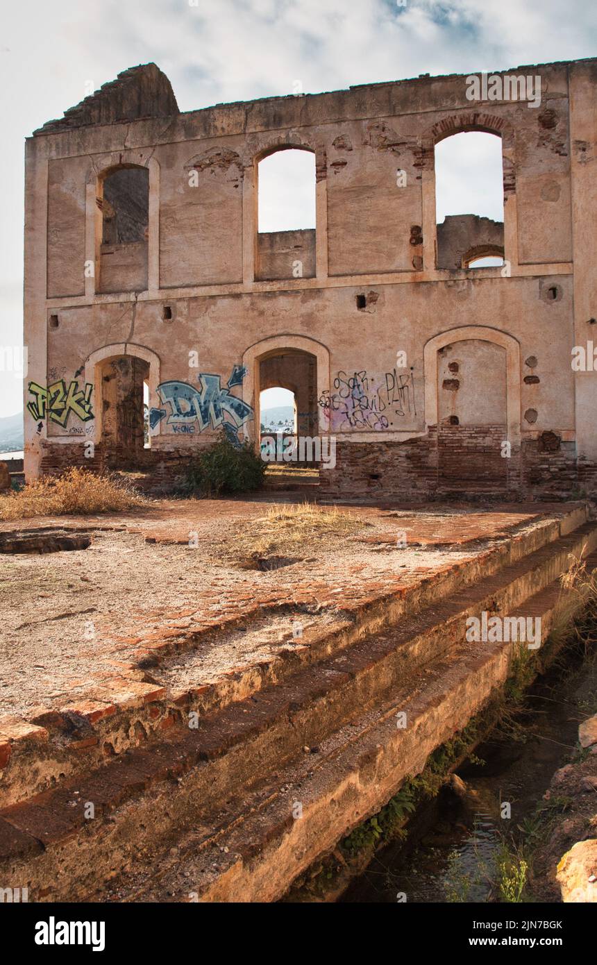 Die Ruinen der Zuckerfabrik San Joaquín, einer verlassenen Zuckerfabrik zwischen Nerja und Maro in Südspanien. Stockfoto