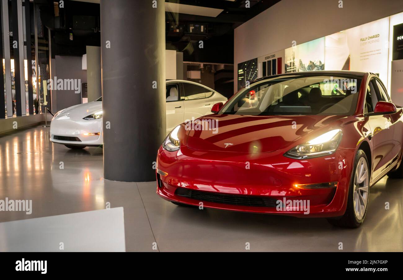 Der Tesla-Showroom im Meatpacking District in New York am Dienstag, den 2. August 2022 (© Richard B. Levine) Stockfoto