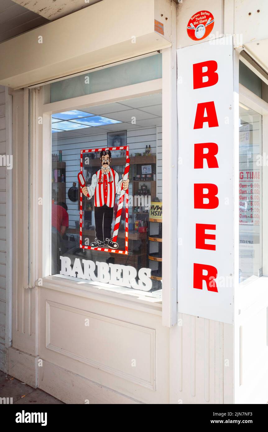 Eintritt zu einem türkischen Barber-Laden in Westgate Guisborough North Yorkshire England Stockfoto