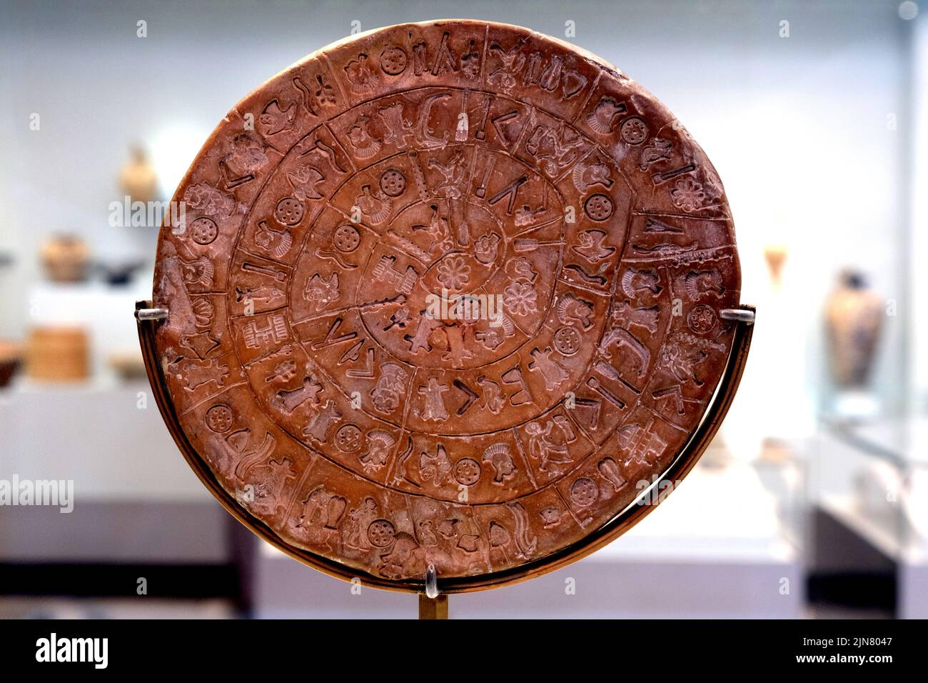 Die Phaistos Disc im Archäologischen Museum von Heraklion in Kreta Griechenland Stockfoto