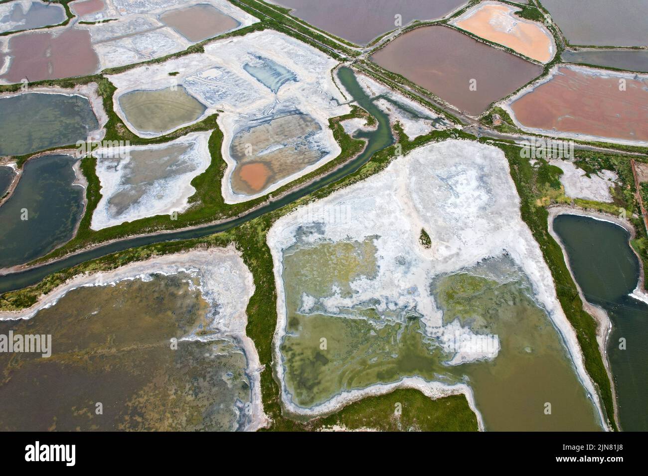 YUNCHENG, CHINA - 9. AUGUST 2022 - der tausendjährige Salzsee präsentiert eine natürliche Schönheit verschiedener Formen in Yuncheng, Provinz Shanxi, China, Aug Stockfoto