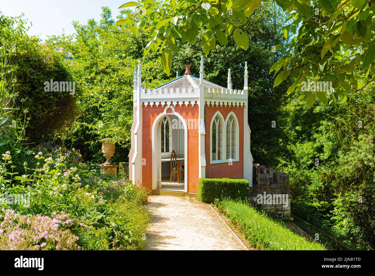 Das prächtige Eagle House in den Painswick Rokoco Gardens wurde für Benjamin Hyett in den Cotswolds, Gloucestershire, erbaut Stockfoto