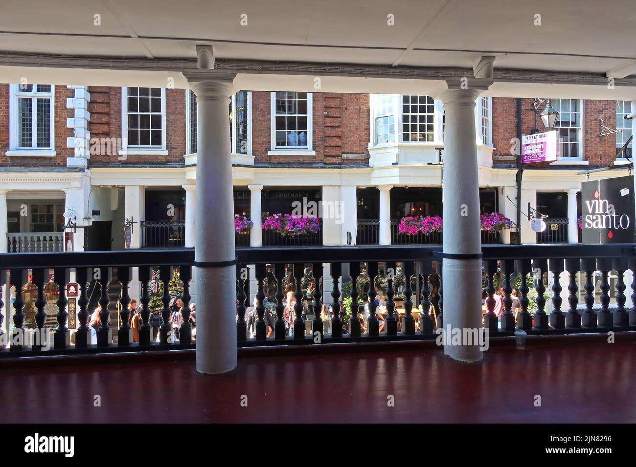 Chester Distinctive Rows, Eastgate Street, Chester, Cheshire, England, UK, CH1 1LT Stockfoto