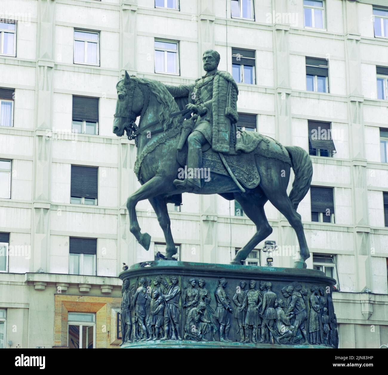 Prinz Mihailo mit Pferd, Reiterstatue aus Bronze in Belgrad, Serbien. Dies ist ein Held, ein Krieger, der Serbien gerettet hat. Die Statue befindet sich vor dem Opernhaus. Stockfoto