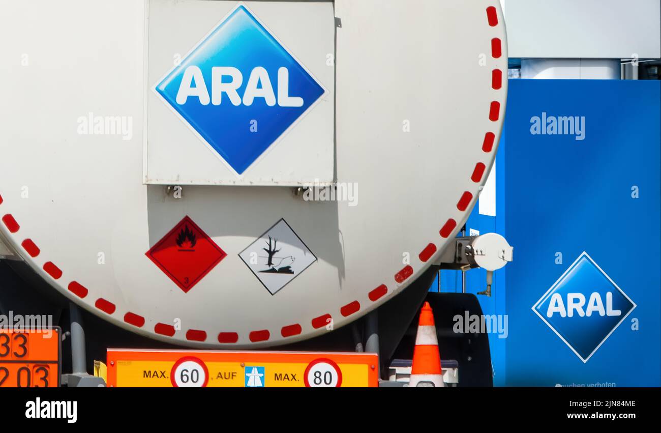Aral Tankstelle. Aral ist eine Marke für Kraftstoffe und Tankstellen in Deutschland und Luxemburg. Aral ist Eigentum von BP. Stockfoto