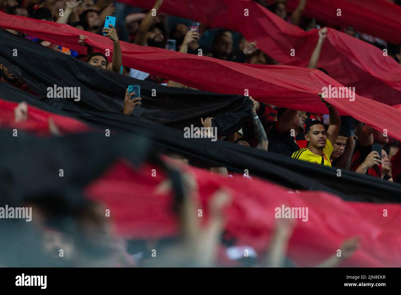 Rio De Janeiro, Brasilien. 10. August 2022. UNTERSTÜTZER von Flamengo während des Spiels zwischen Flamengo und Corinthians im Rahmen des Libertadores Cup 2022 im Maracana Stadium am 10. August 2022 in Rio de Janeiro, Brasilien. Kredit: Ruano Carneiro/Carneiro Images/Alamy Live Nachrichten Stockfoto