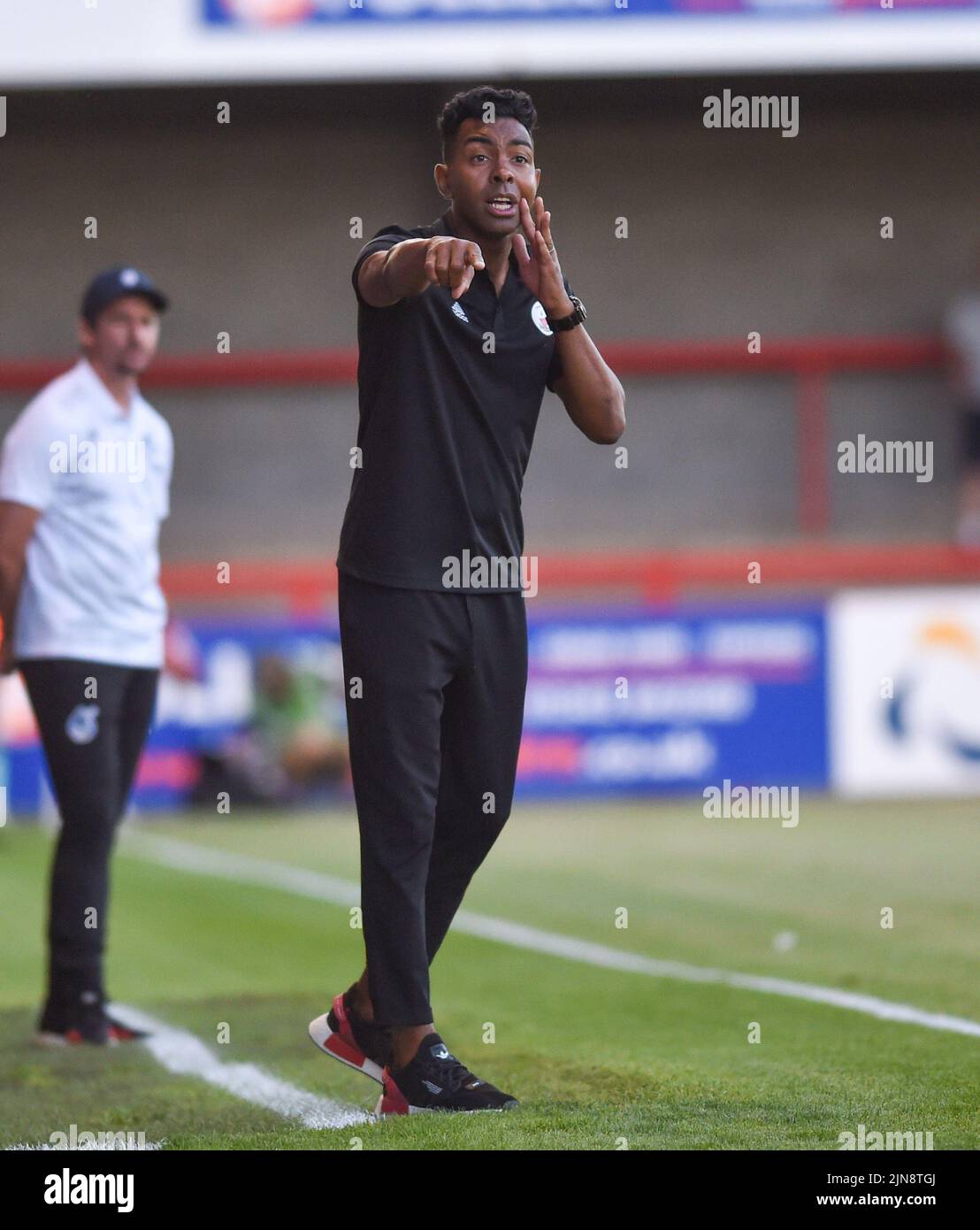 Crawley-Manager Kevin Betsy während des Spiels der EFL Carabao Cup Runde eins zwischen Crawley Town und Bristol Rovers im Broadfield Stadium , Crawley , Großbritannien - 9.. August 2022 nur für redaktionelle Verwendung. Keine Verkaufsförderung. Für Football-Bilder gelten Einschränkungen für FA und Premier League. Keine Internet-/Mobilnutzung ohne FAPL-Lizenz - für Details wenden Sie sich bitte an Football Dataco: Stockfoto