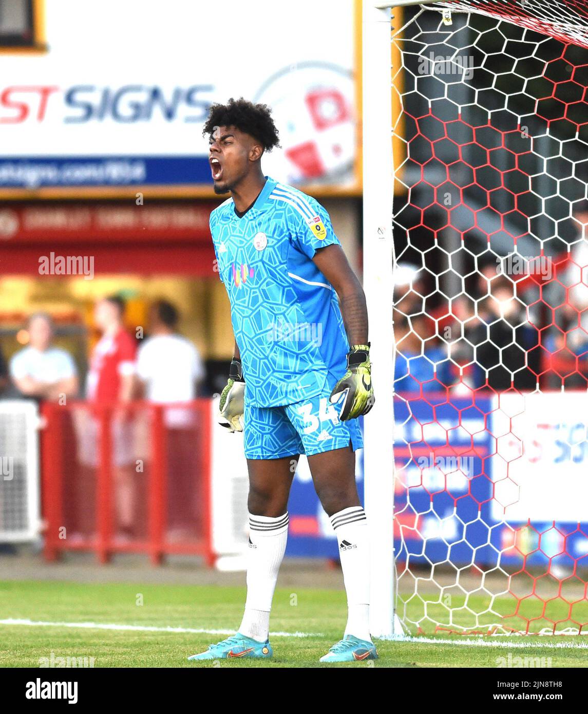 Corey Addai von Crawley während des Spiels der EFL Carabao Cup Runde eins zwischen Crawley Town und Bristol Rovers im Broadfield Stadium , Crawley , Großbritannien - 9.. August 2022 nur für redaktionelle Verwendung. Keine Verkaufsförderung. Für Football-Bilder gelten Einschränkungen für FA und Premier League. Keine Internet-/Mobilnutzung ohne FAPL-Lizenz - für Details wenden Sie sich bitte an Football Dataco: Stockfoto