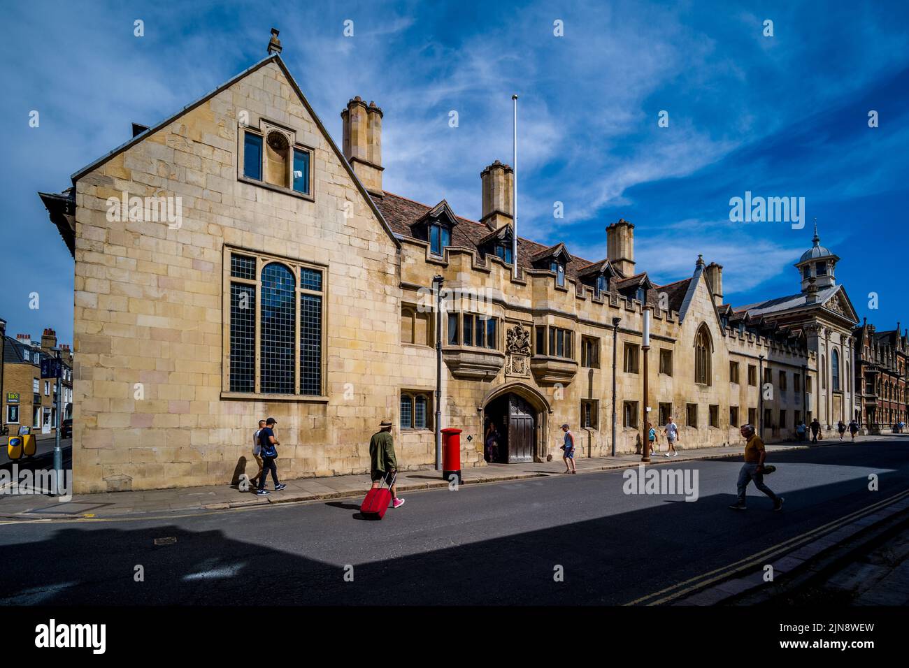 Pembroke College, University of Cambridge Haupteingang - Außenansicht des Pembroke College die Cambridge University, gegründet 1347, im Zentrum von Cambridge, Großbritannien Stockfoto