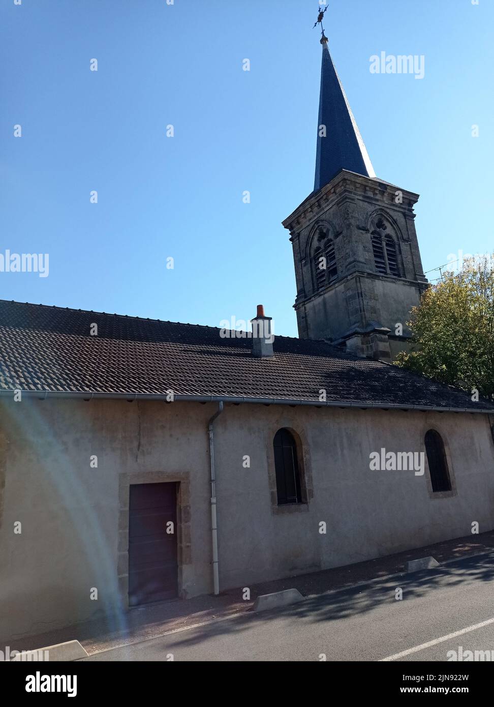 Eglise Saint Front , XII e siècle, au Vieux Bourg à Commentry, L'Allier, Frankreich Stockfoto