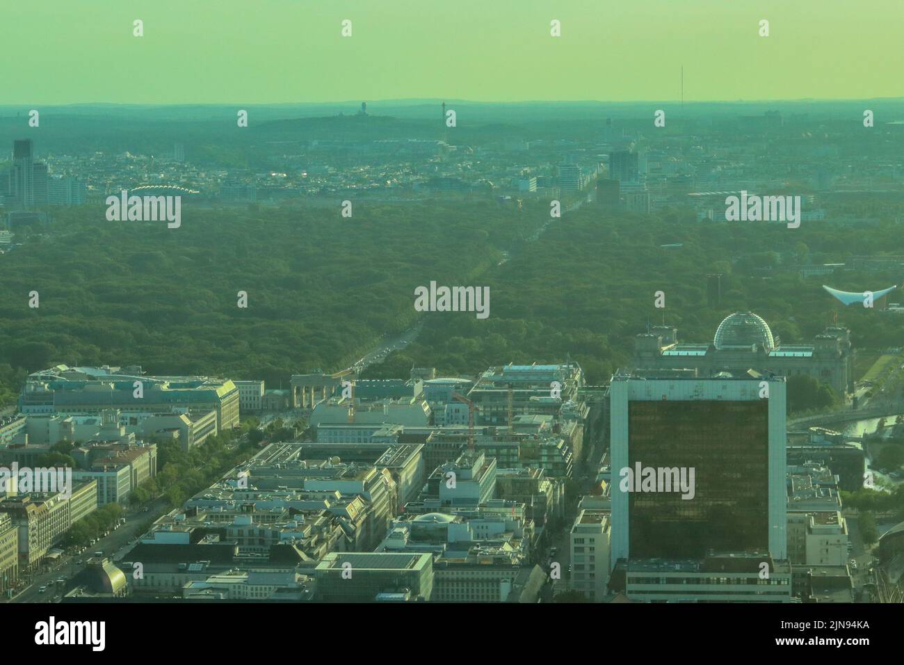 Brandenburger Tor und Tiergarten Luftaufnahme Stockfoto