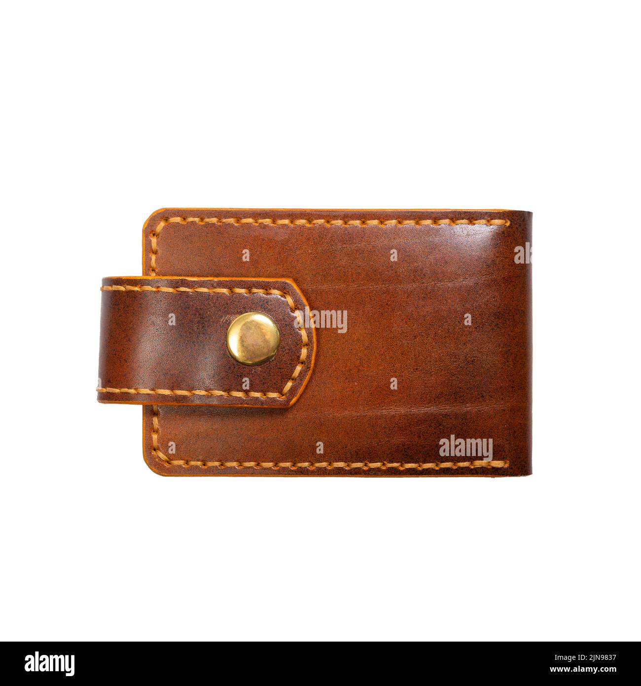 Luxus Craft Visitenkartenhalter Etui aus Leder. Braune Lederbox für Karten isoliert auf weißem Hintergrund. Stockfoto