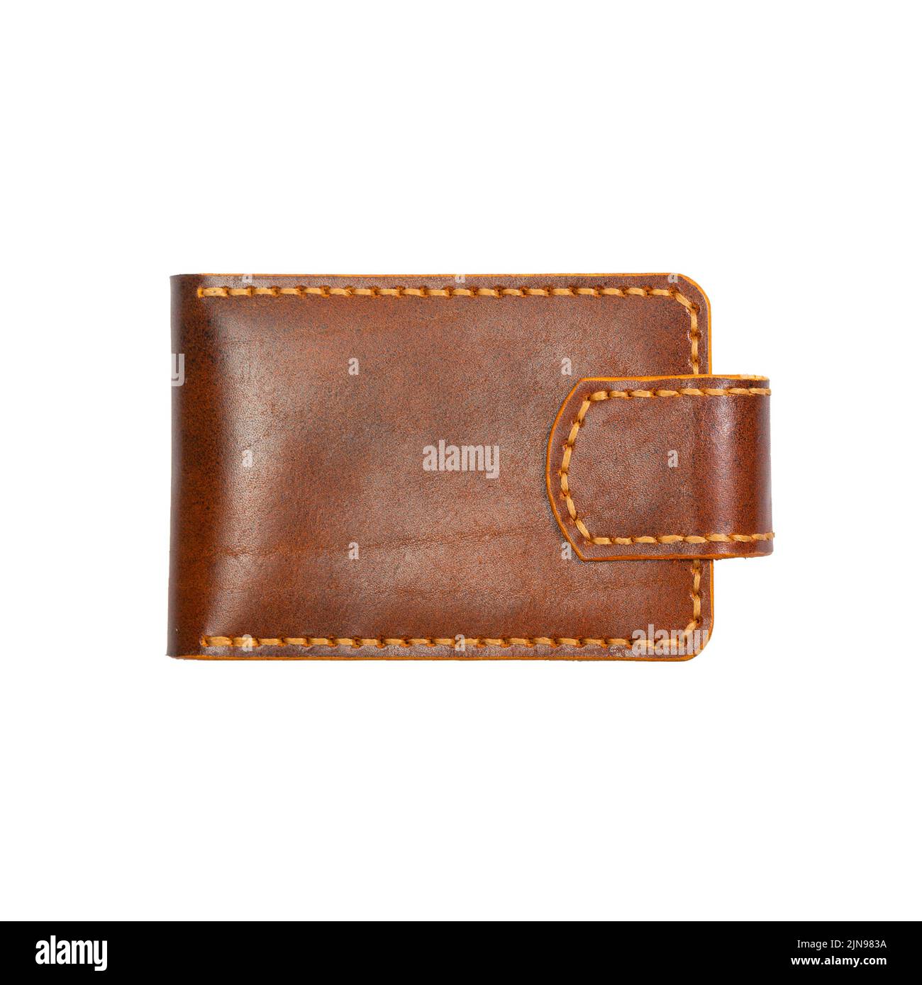 Luxus Craft Visitenkartenhalter Etui aus Leder. Braune Lederbox für Karten isoliert auf weißem Hintergrund. Rückseite. Stockfoto