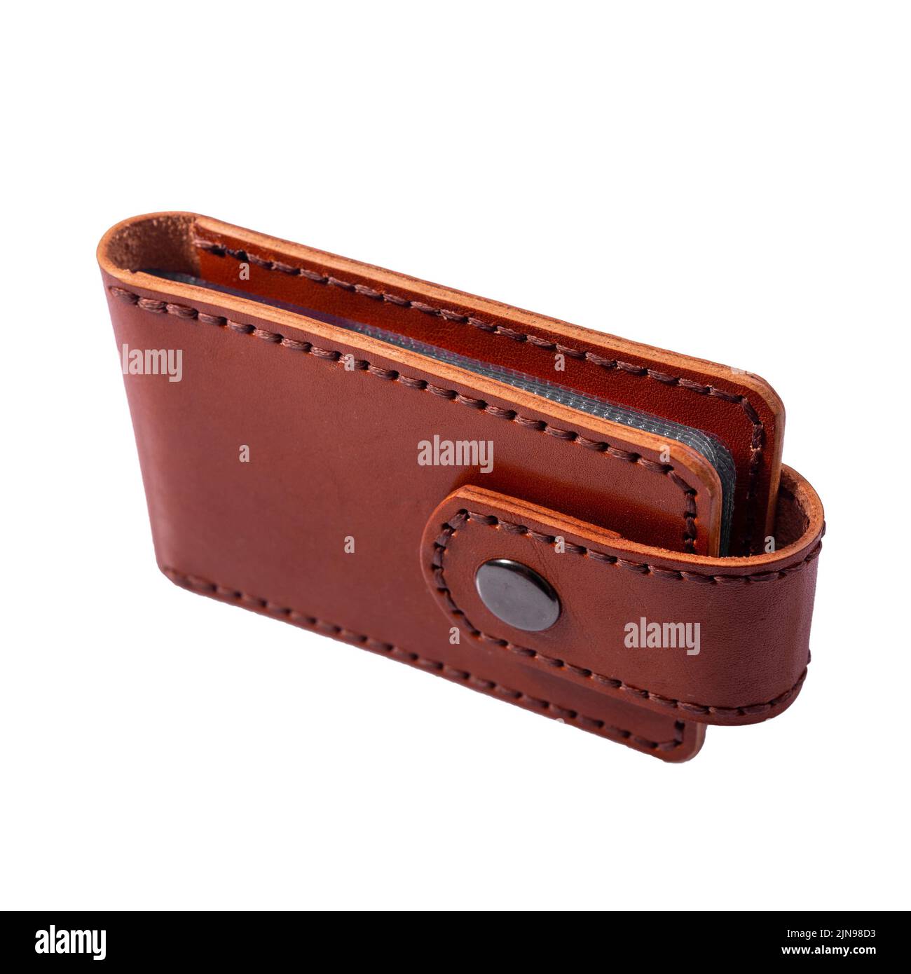 Luxus Craft Visitenkartenhalter Etui aus Leder. Braune Lederbox für Karten isoliert auf weißem Hintergrund. Stockfoto