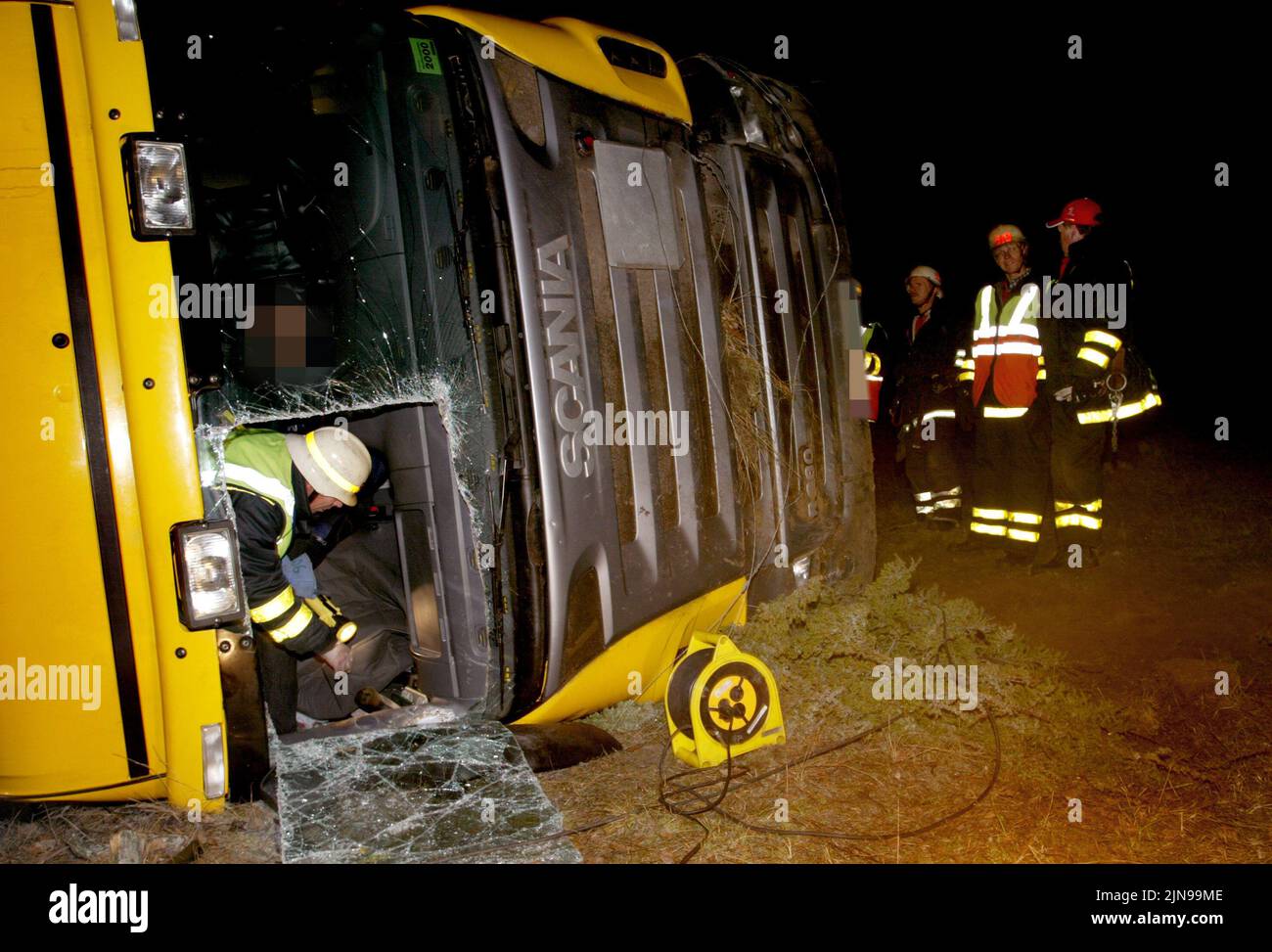 In der Nacht vom Dienstag ereignete sich in Tjällmo, Schweden, ein LKW ...