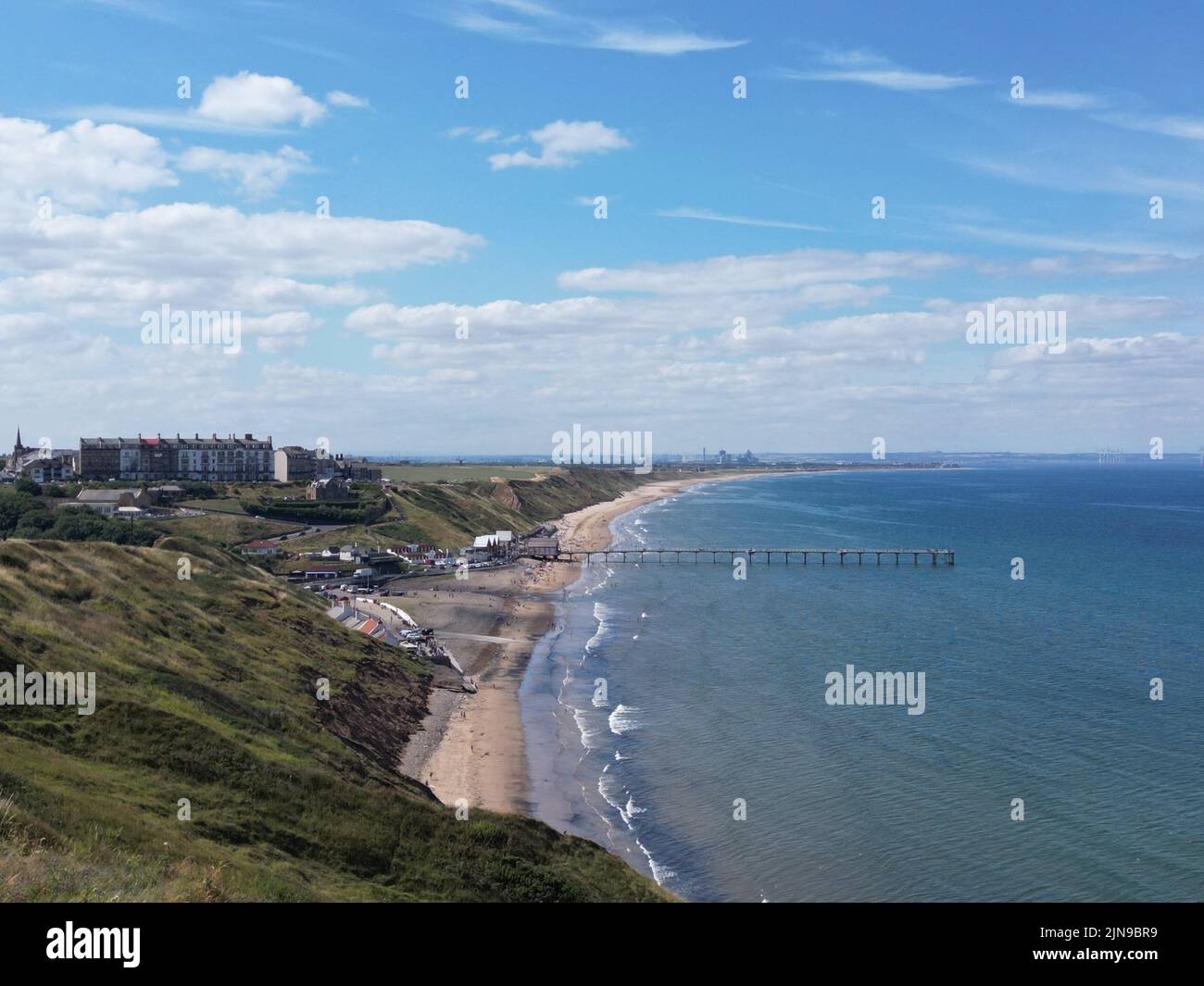 Eine wunderschöne Aufnahme des Saltburn Pier bei Tageslicht in North Yorkshire, England Stockfoto