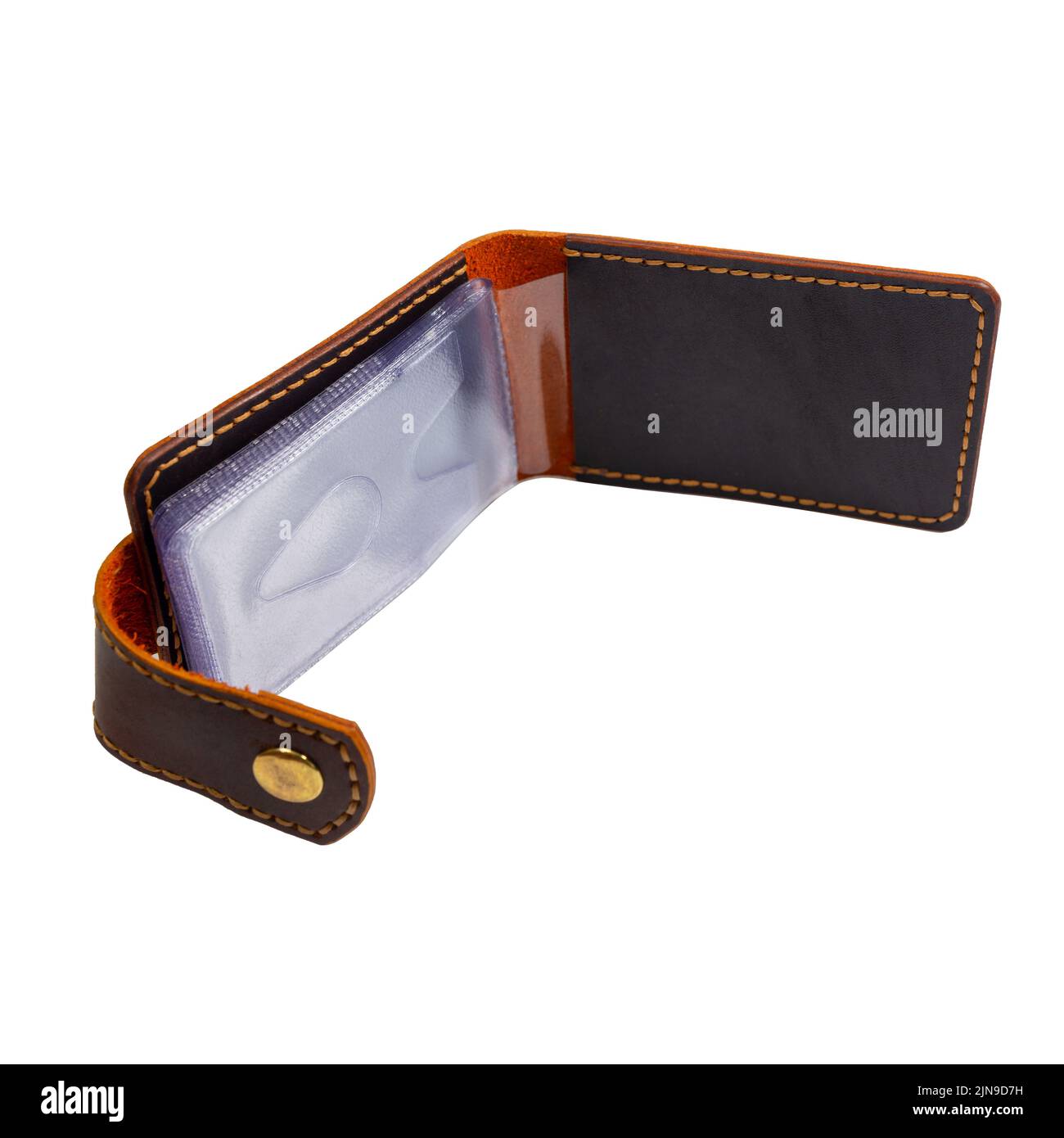 Offene Luxus Craft Visitenkartenetui aus Leder. Schwarze Lederbox für Karten isoliert auf weißem Hintergrund. Stockfoto