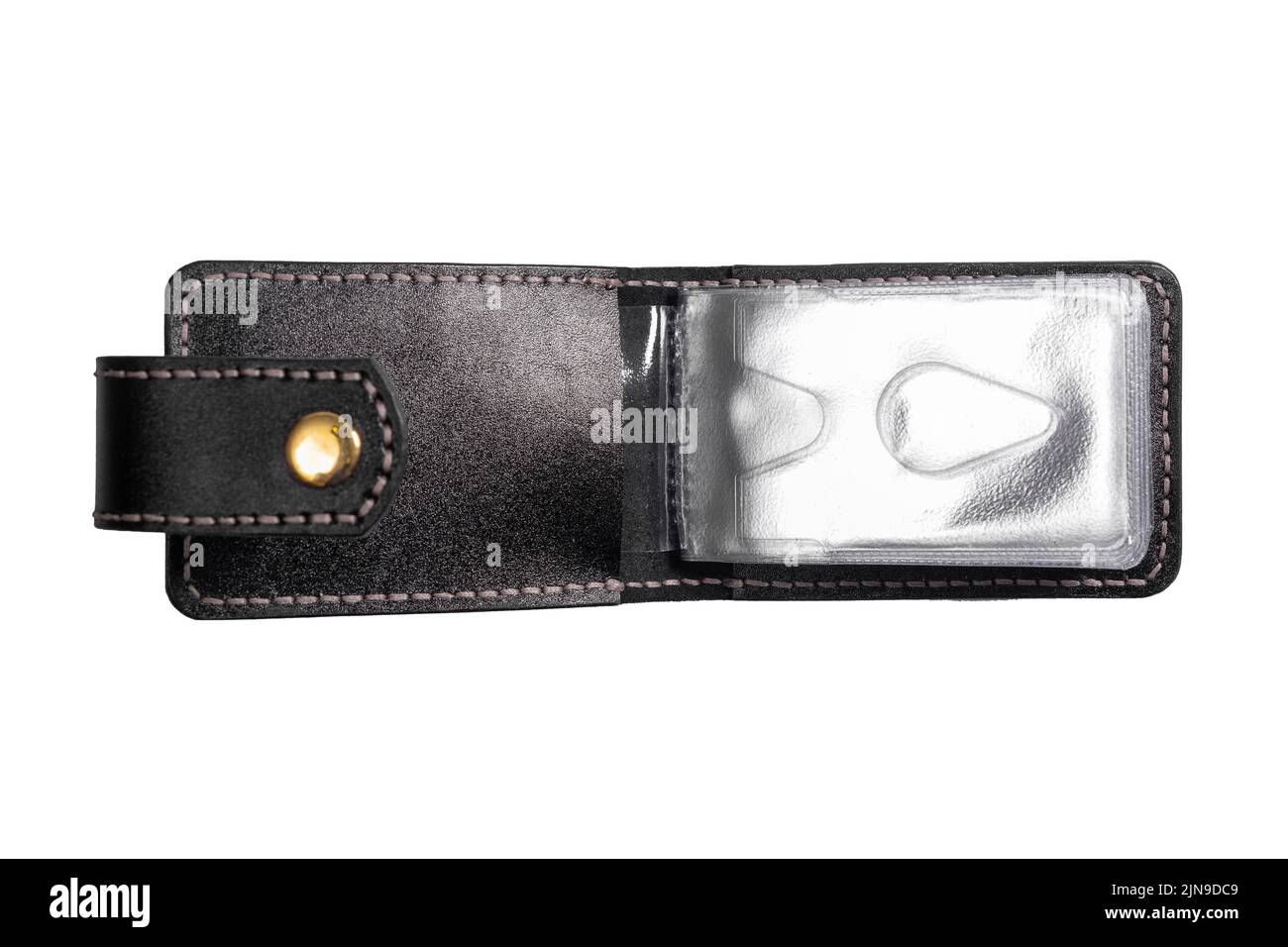 Offene Luxus Craft Visitenkartenetui aus Leder. Schwarze Lederbox für Karten isoliert auf weißem Hintergrund. Stockfoto