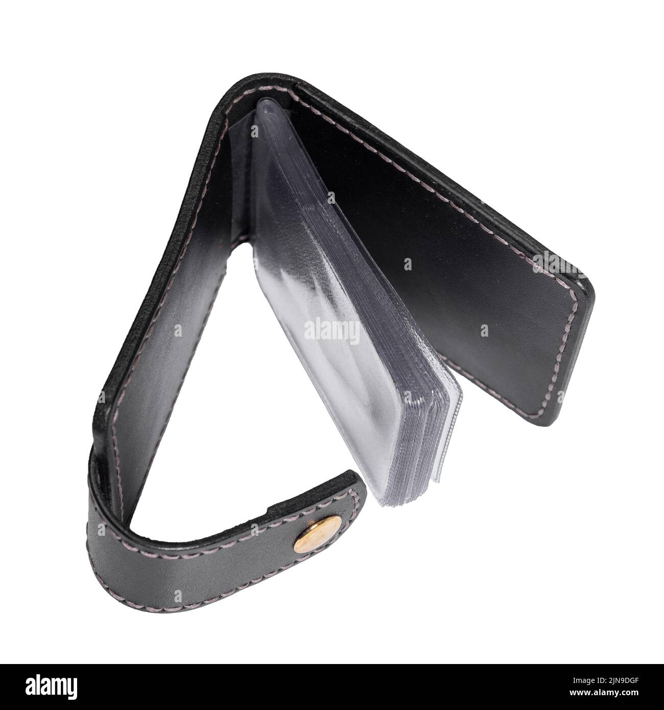 Offene Luxus Craft Visitenkartenetui aus Leder. Schwarze Lederbox für Karten isoliert auf weißem Hintergrund. Stockfoto