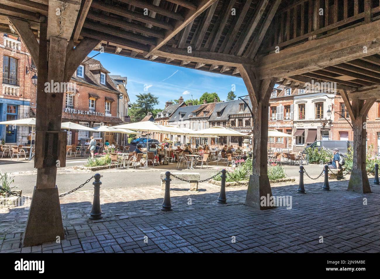 Frankreich, Eure, Lyons la Foret, beschriftet Les Plus Beaux Villages de France (die schönsten Dörfer Frankreichs), Säle aus dem 17.. Jahrhundert, Place Isaa Stockfoto