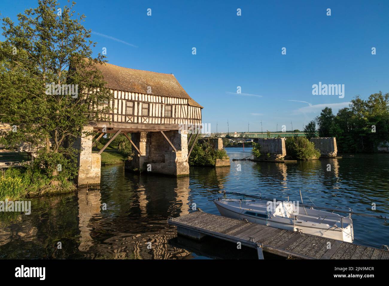 France, Eure, Vernon, Le Vieux Moulin, alte Wassermühle auf der alten Brücke, die die seine überquerte // France, Eure (27), Vernon, le Vieux Moulin su Stockfoto