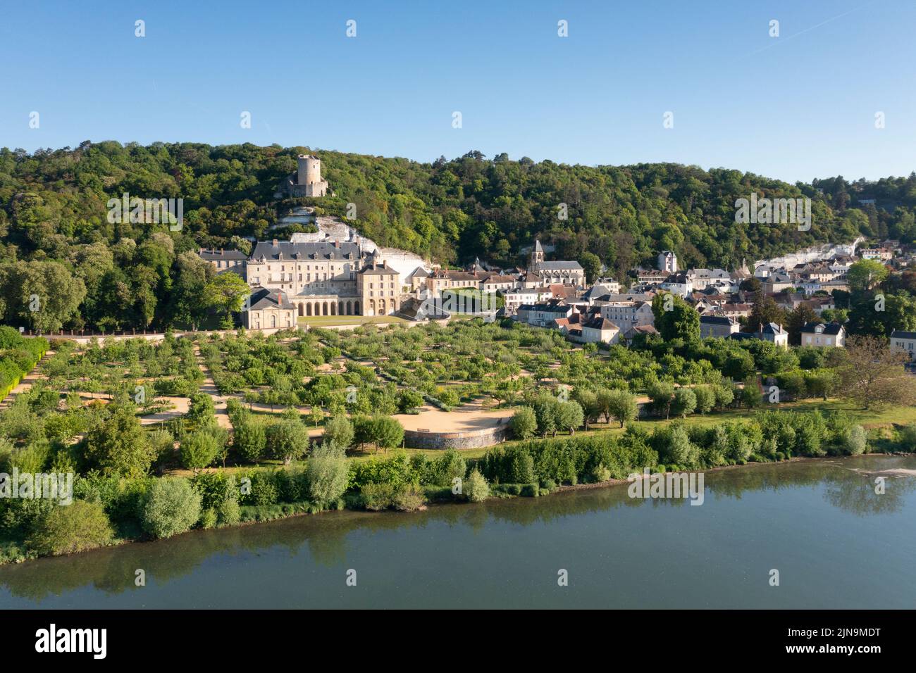 Frankreich, Val d'Oise, Vexin Francais Natural Regional Park, La Roche Guyon, bezeichnet als Les Plus Beaux Villages de France (die schönsten Dörfer von F Stockfoto