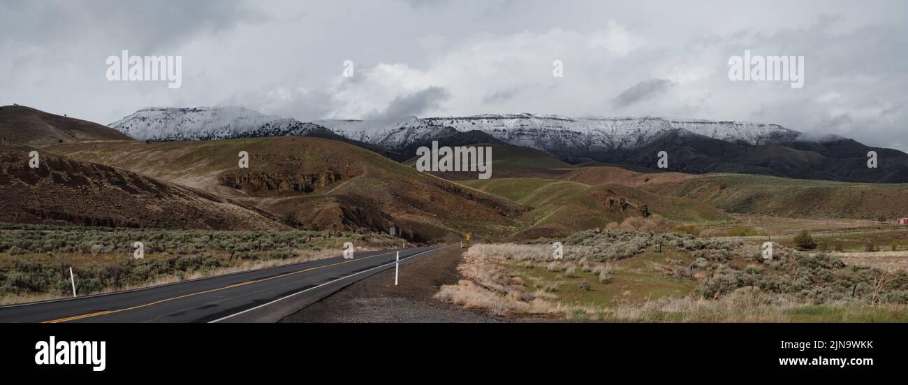 Desert Highway im malerischen Osten von Oregon. Stockfoto
