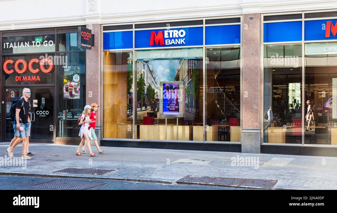 Metro Bank in London, England, Großbritannien Stockfoto