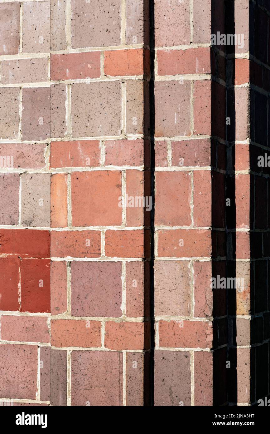 WA21880-00...WASHINGTON - schickes Eckdesign an einem alten Gebäude im Fort Steilacoom Park. Stockfoto