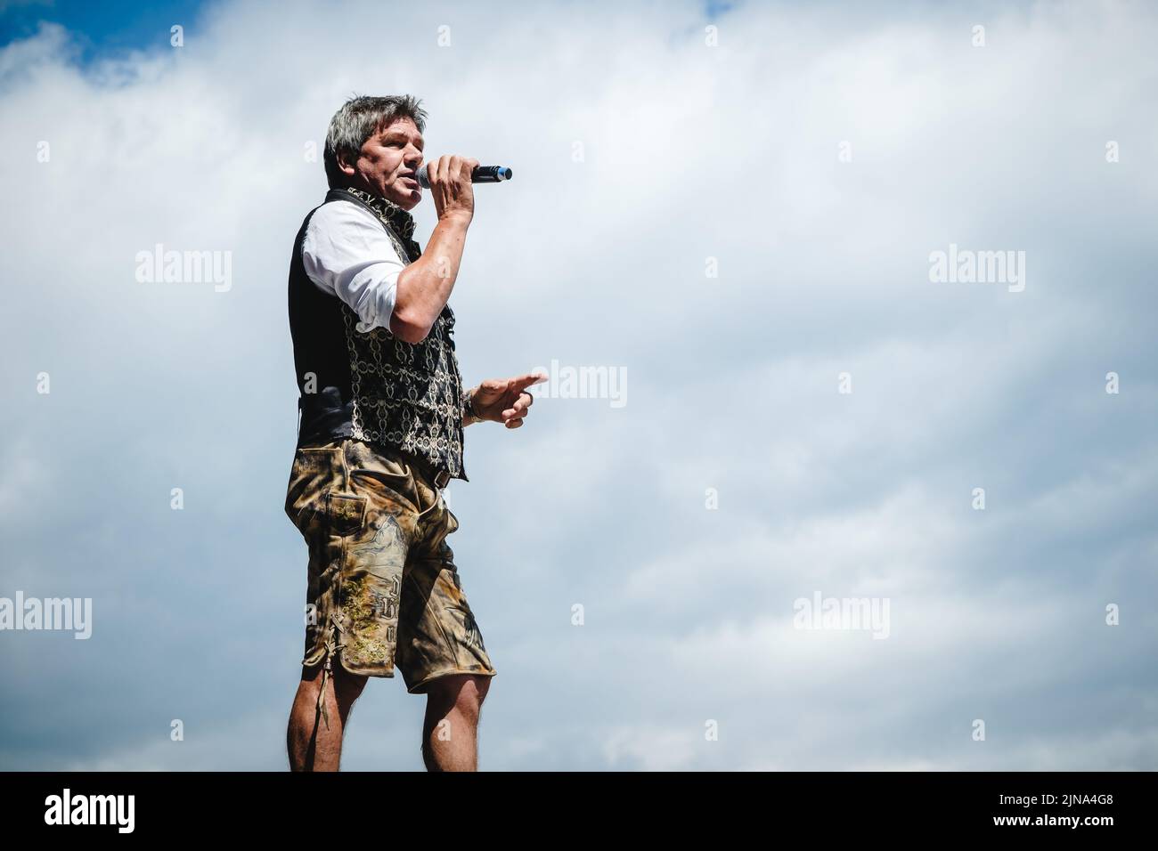 Flumserberg, Schweiz. 31., Juli 2022. Die österreichische Schlagersängerin Melissa Naschenweng spielt ein Live-Konzert während der Großen Schlagerparty im Rahmen des Flumserberg Open Air 2022. (Foto: Gonzales Photo - Tilman Jentzsch). Stockfoto