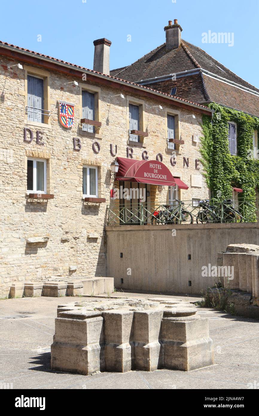 Hôtel de Bourgogne construit sur les restes d'une abbaye bénédictine. Piliers. Cluny. Saône-et-Loire. Bourgogne. Frankreich. Europa. Stockfoto