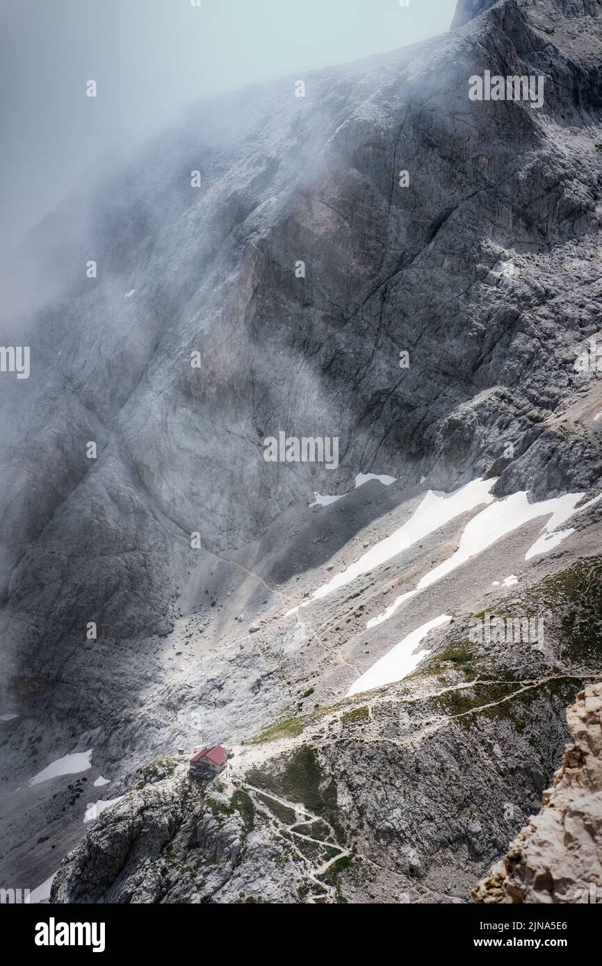 Die kleine Berghütte Stockfoto