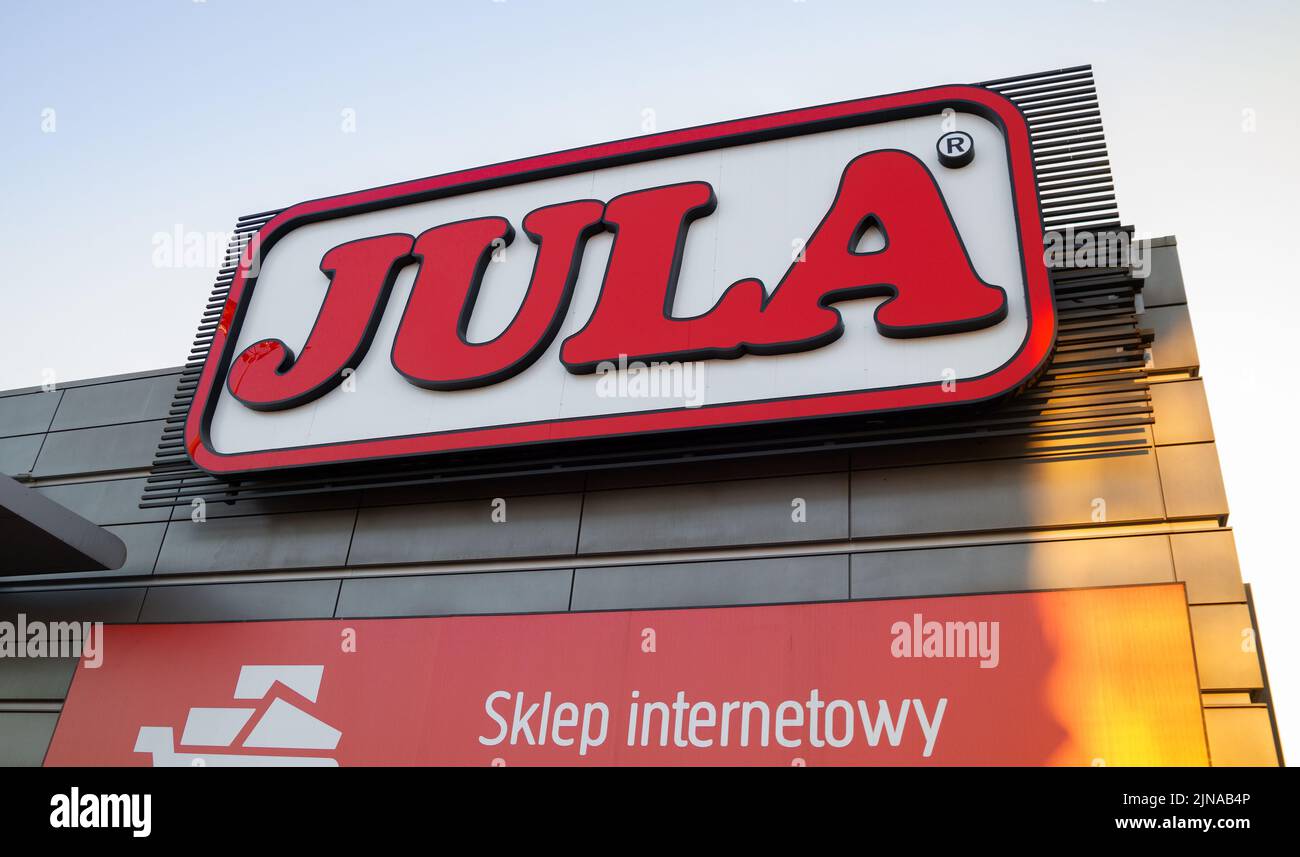 Logo-Schild des Kaufhauses Jula. Einkaufszentrum Multimarket, Schild mit Logo. Stockfoto