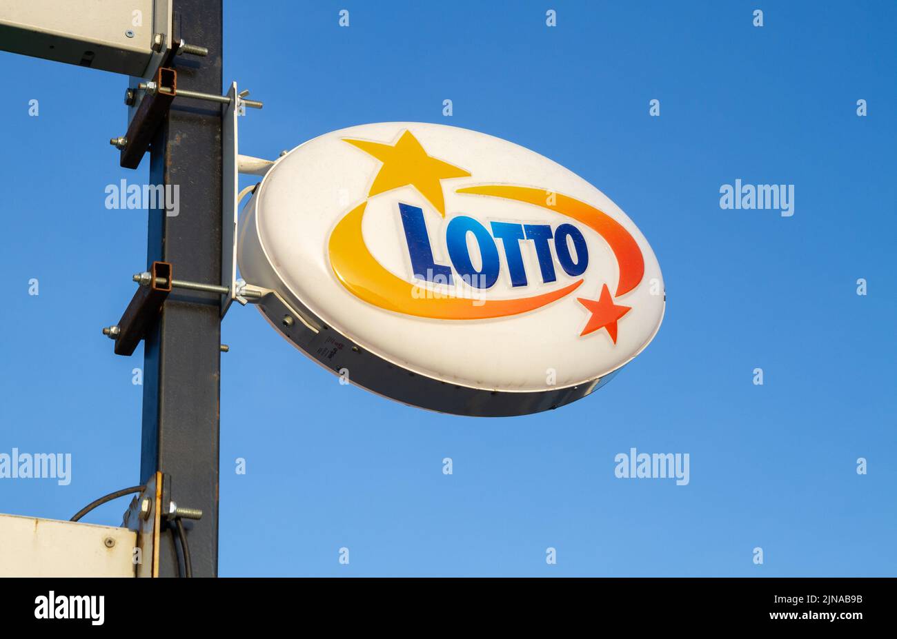 Logo der Marke Lotto. Schild mit dem Logo der polnischen nationalen Lotterie, organisiert vom Totalizator Sportowy in Polen. Stockfoto