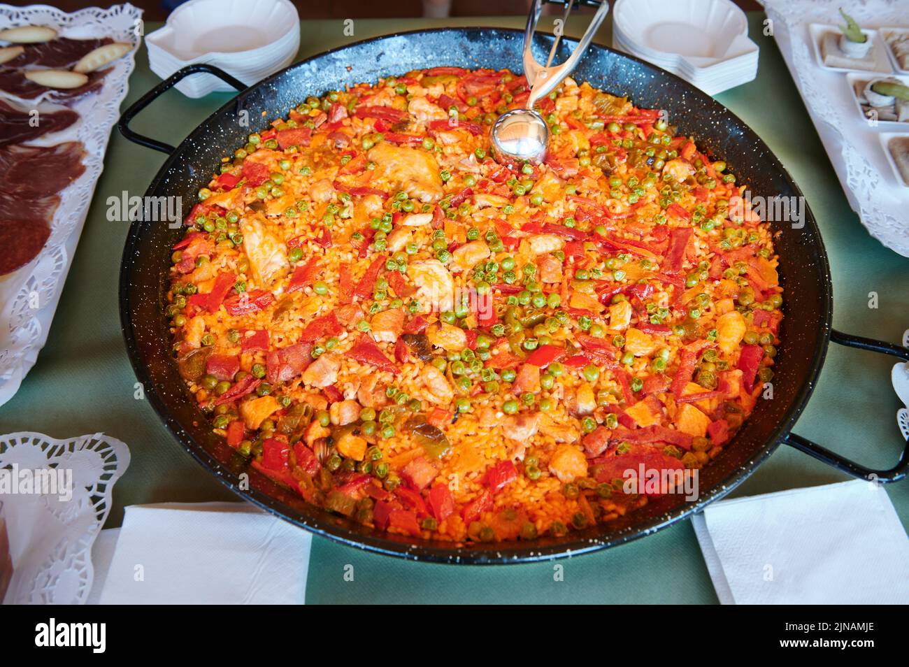 Paella typisch spanische Küche bereit zu essen Stockfoto