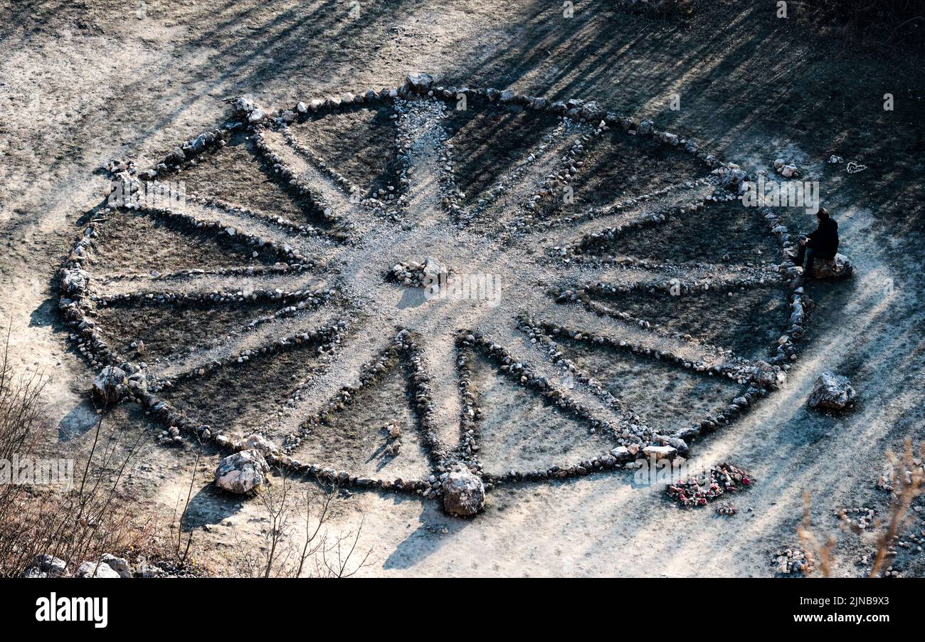 Eine Spitzenaufnahme des Heilkreises Astrologie Spiritualität Ring Stockfoto