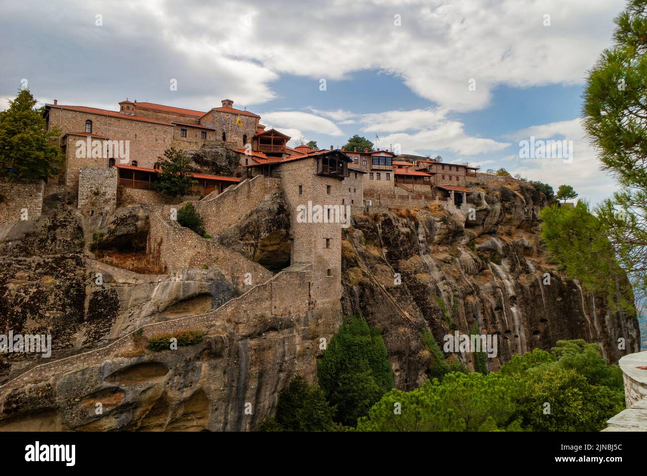 Meteore - ein Massiv aus Sandstein- und Konglomeratgestein in Zentralgriechenland am nordwestlichen Ende der Thessaly-Ebene in der Nähe der Stadt Kalambaka mit Stockfoto