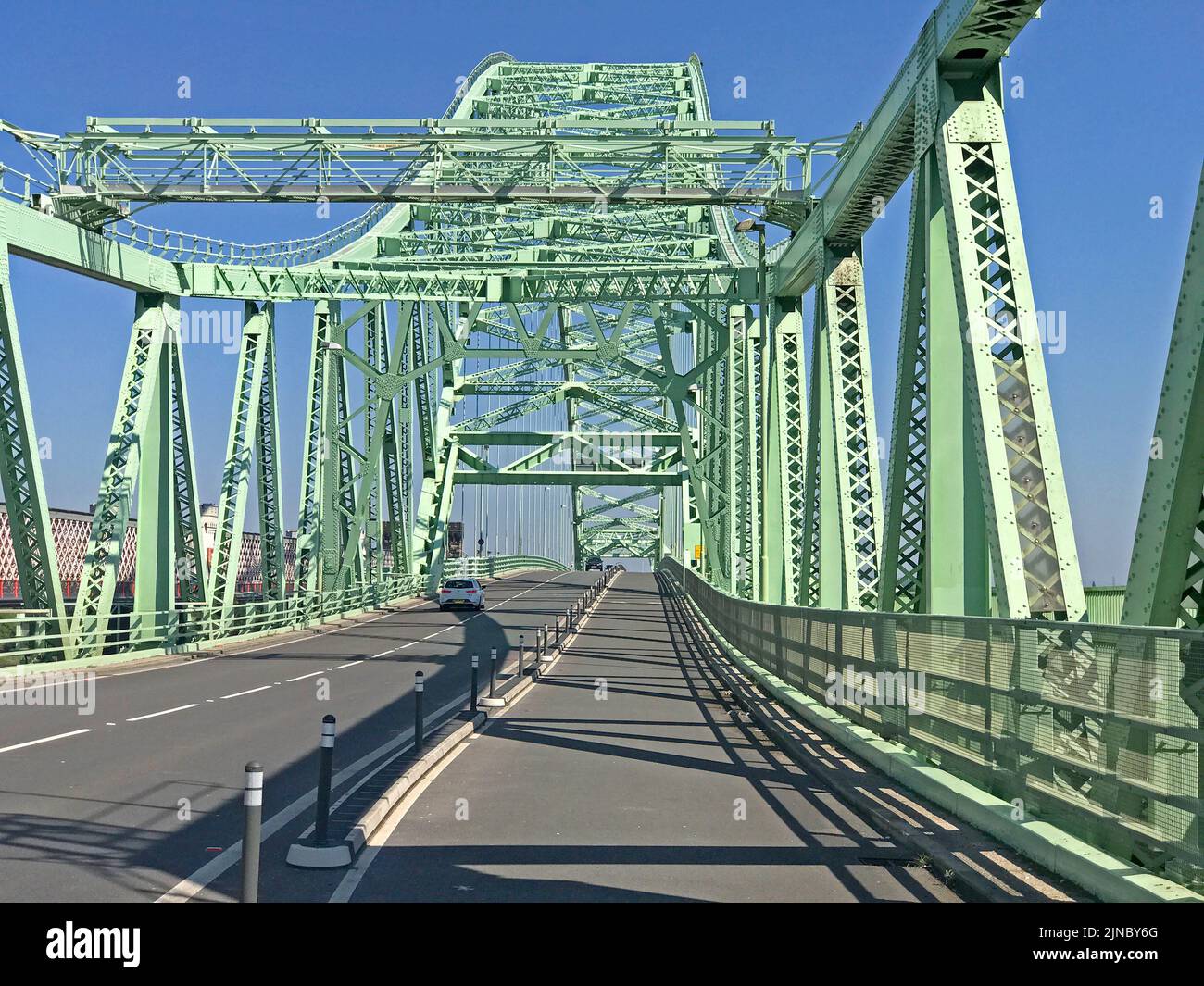 Silver Jubilee Bridge (ursprünglich die Runcorn-Widnes Bridge), Halton, CHeshire, England, Großbritannien Stockfoto