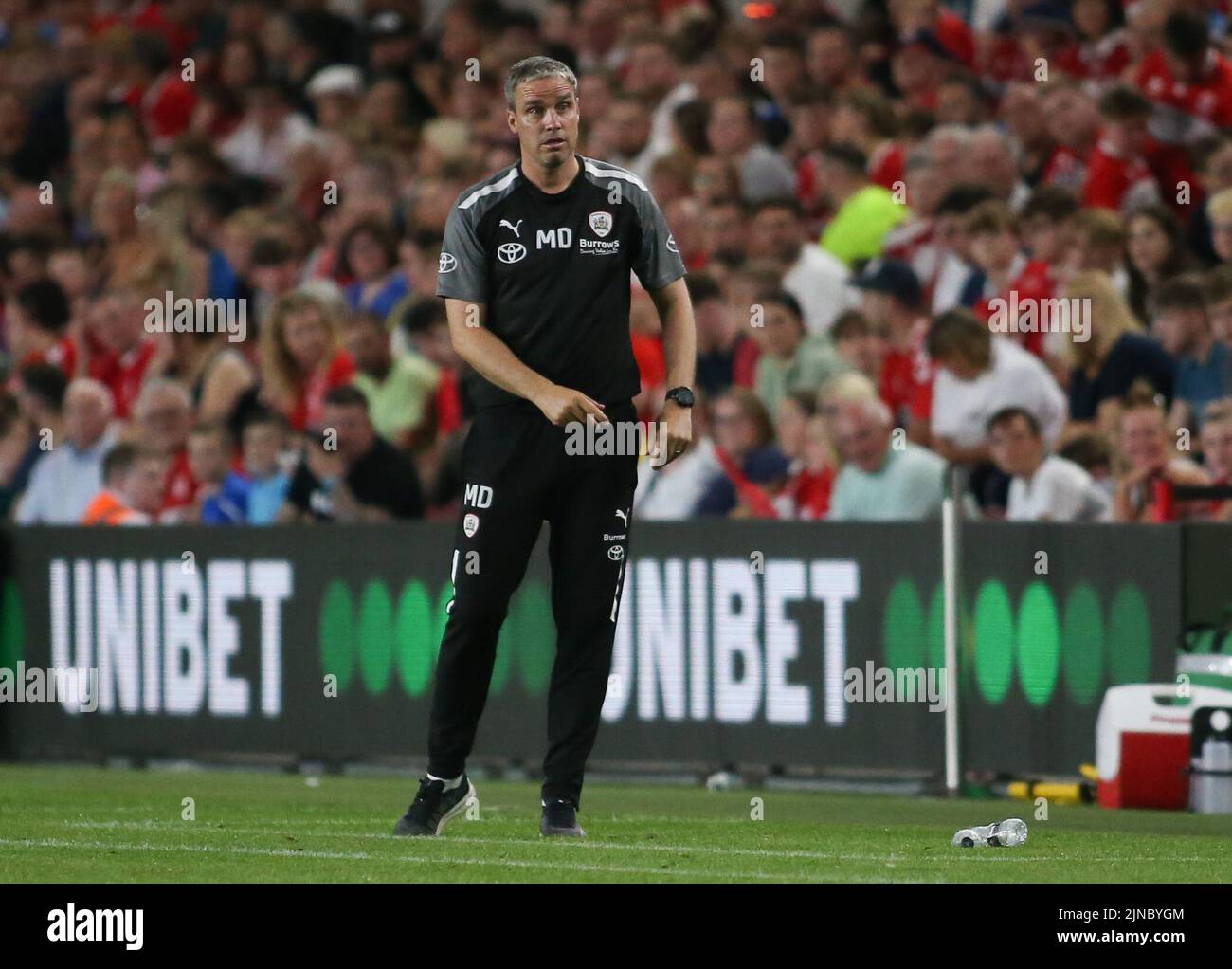 Middlesbrough, Großbritannien. 10.. August 2022. Barnsley Manager Michael Duff während des Carabao Cup-Spiels zwischen Middlesbrough und Barnsley im Riverside Stadium, Middlesbrough, am Mittwoch, den 10.. August 2022. (Kredit: Michael Driver | MI Nachrichten) Kredit: MI Nachrichten & Sport /Alamy Live Nachrichten Stockfoto