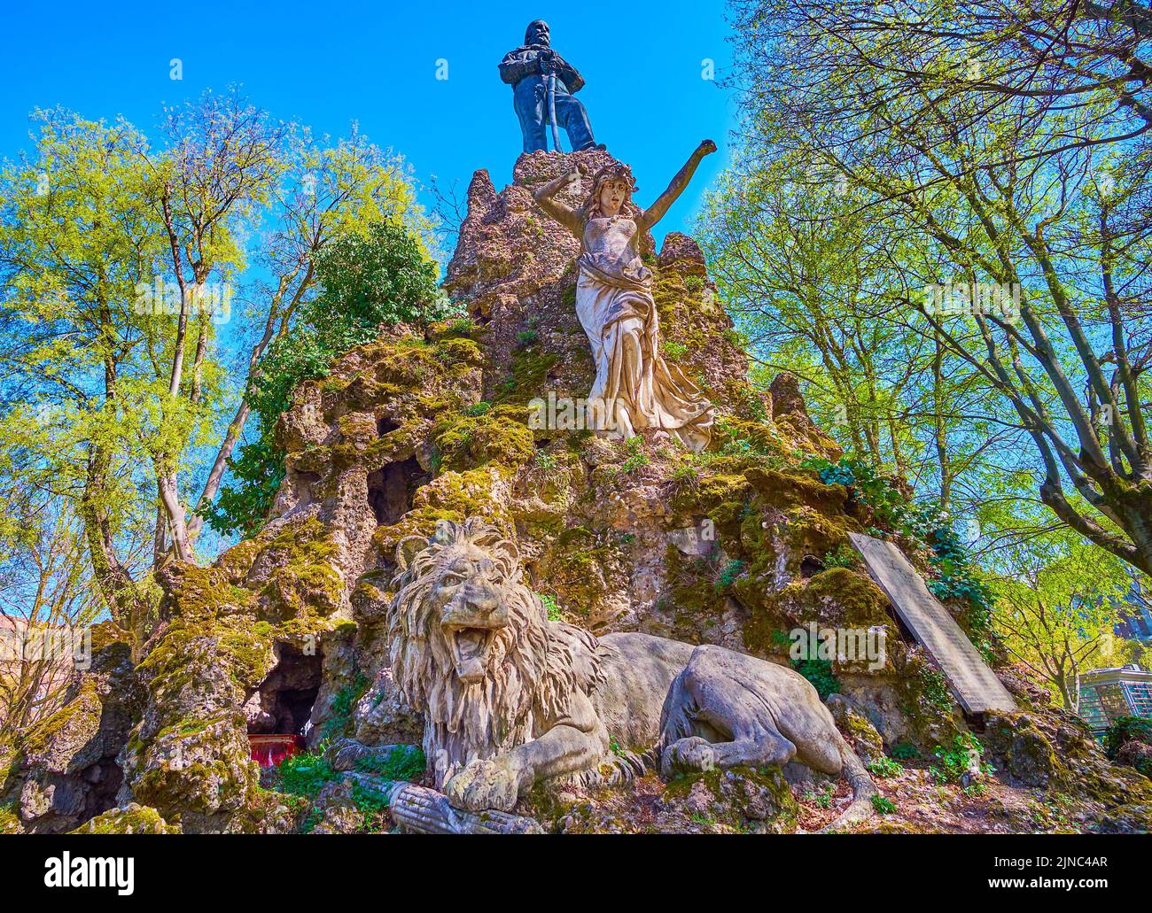 PAVIA, ITALIEN - 9. APRIL 2022: Die Statue von Giuseppe Garibaldi im Parco dei Bersaglieri, am 9. April in Pavia, Italien Stockfoto