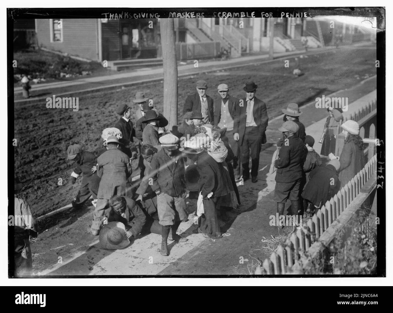 Thanksgiving-Masken Gerangel um ein paar Cent Stockfoto