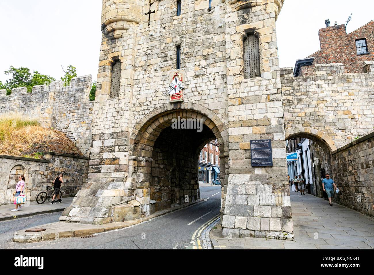 Micklegate Bar, historische Stadtmauer von York und Tor zur Stadt, jetzt ein Museum, York, Yorkshire, England, Sommer 2022 Stockfoto