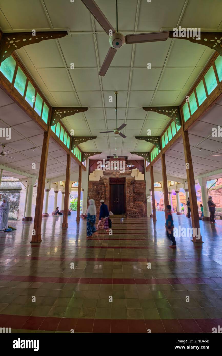 Die Menara-Kudus-Moschee ist eines der historischen Reliquien, das Zeugnis des Prozesses der Verbreitung des Islam in Java ist. Diese Moschee ist aufgrund ihrer Baustellen einzigartig Stockfoto