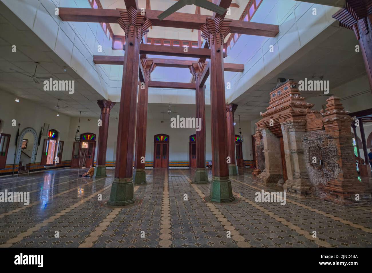 Die Menara-Kudus-Moschee ist eines der historischen Reliquien, das Zeugnis des Prozesses der Verbreitung des Islam in Java ist. Diese Moschee ist aufgrund ihrer Baustellen einzigartig Stockfoto