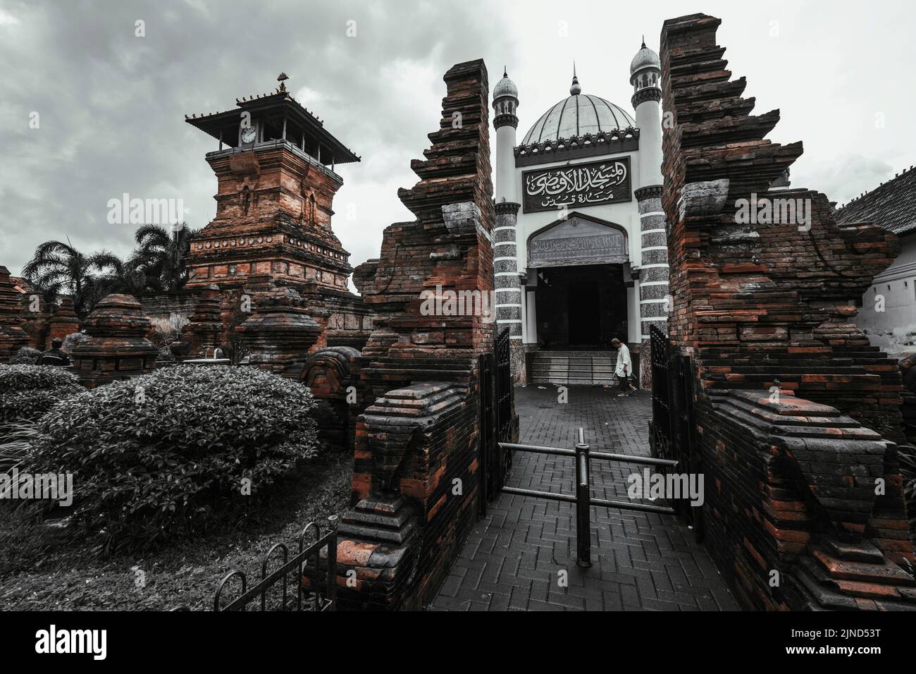 Die Menara-Kudus-Moschee ist eines der historischen Reliquien, das Zeugnis des Prozesses der Verbreitung des Islam in Java ist. Diese Moschee ist aufgrund ihrer Baustellen einzigartig Stockfoto
