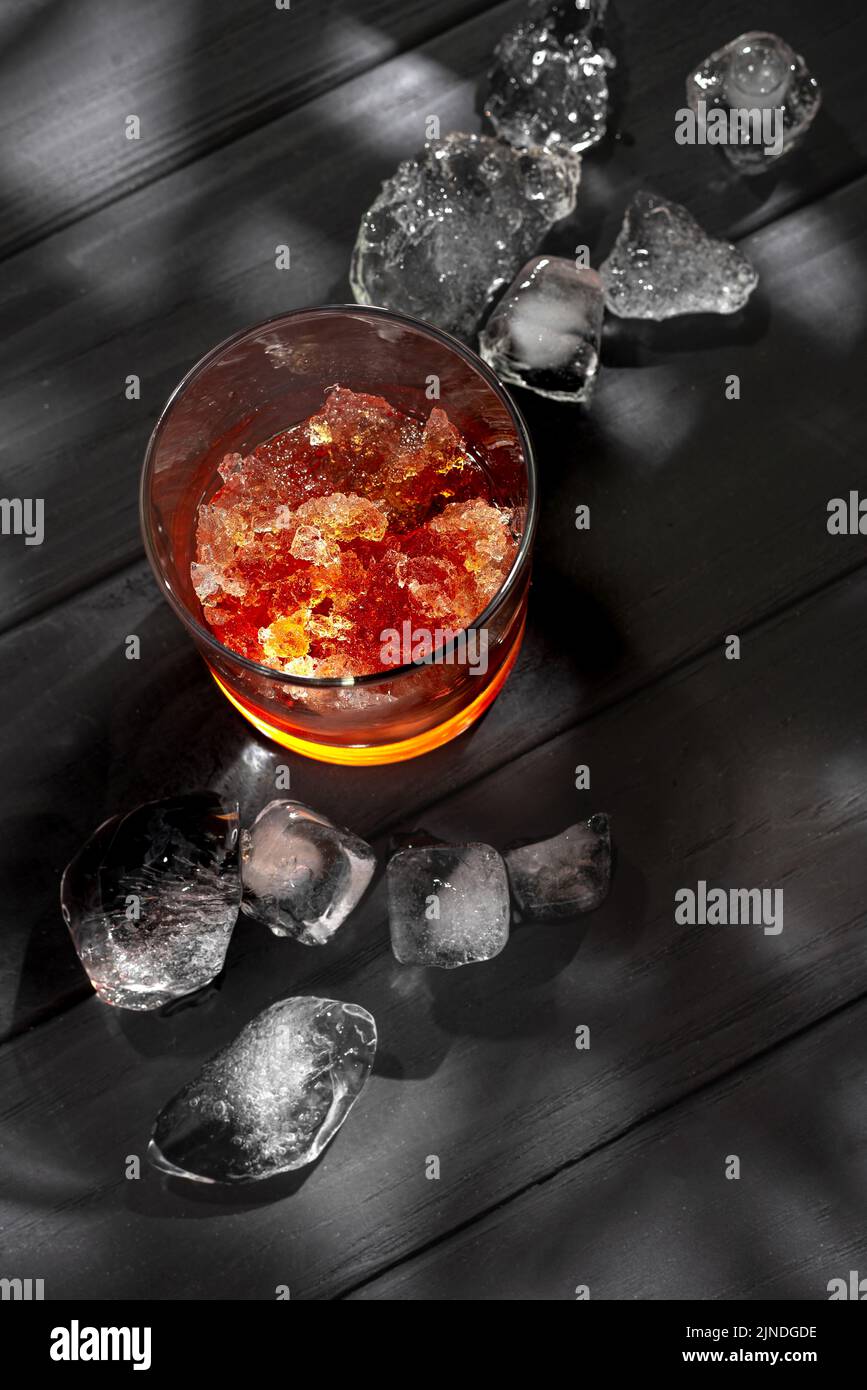 Eiswürfel auf kirschen -Fotos und -Bildmaterial in hoher Auflösung – Alamy